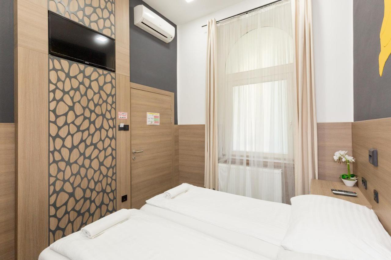 E14 Design Hostel Budapest Bagian luar foto